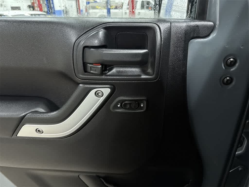 Thumbnail: 2014 Jeep Wrangler - 22