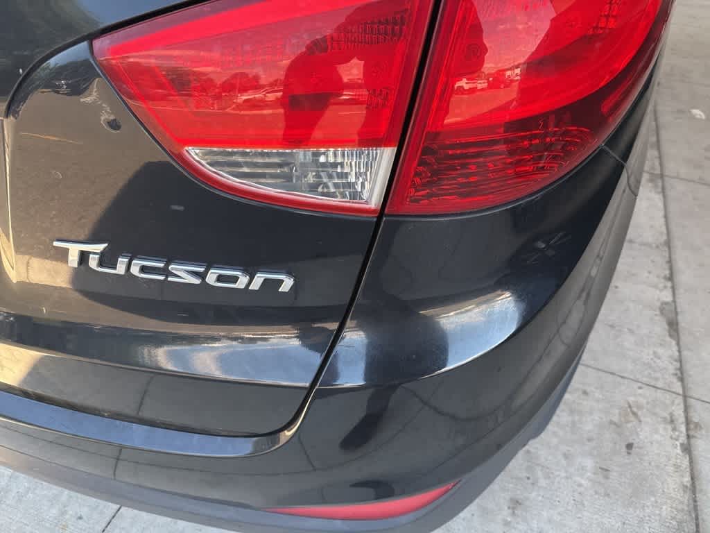 Thumbnail: 2011 Hyundai Tucson - 7