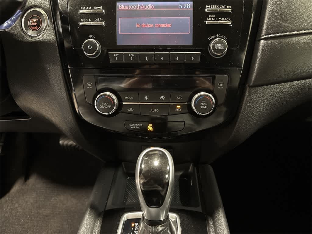 Thumbnail: 2017 Nissan Rogue - 20