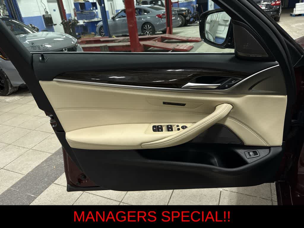 Thumbnail: 2023 BMW 5 Series - 31