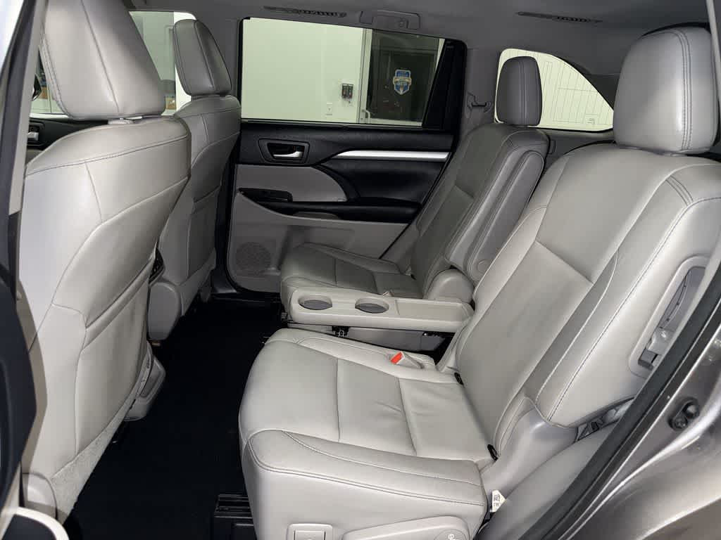 Thumbnail: 2017 Toyota Highlander - 17