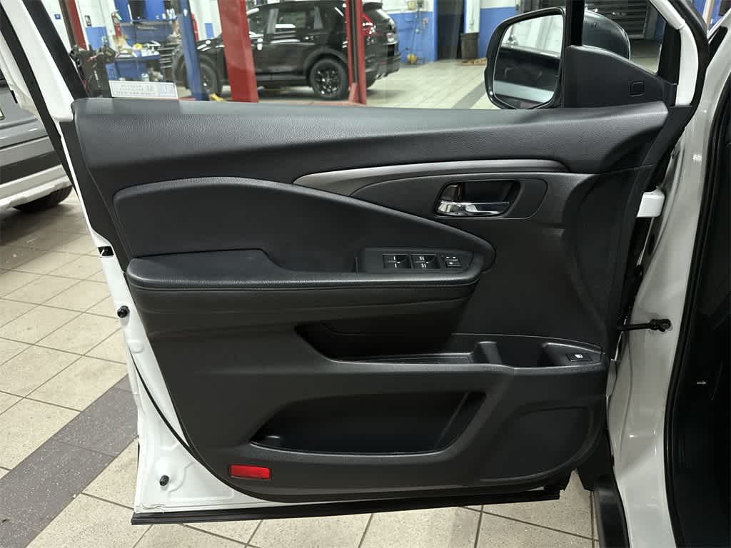 Thumbnail: 2022 Honda Pilot - 30