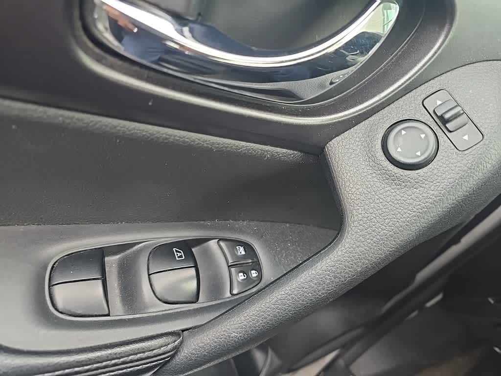 Thumbnail: 2016 Nissan Rogue - 11