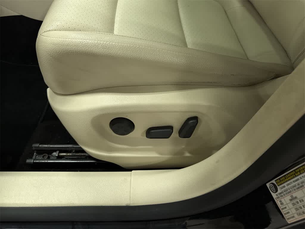 Thumbnail: 2016 Volkswagen Tiguan - 24