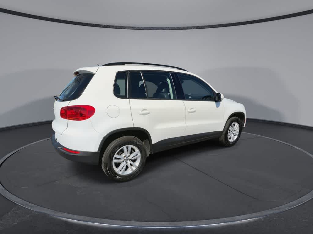 Thumbnail: 2016 Volkswagen Tiguan - 8