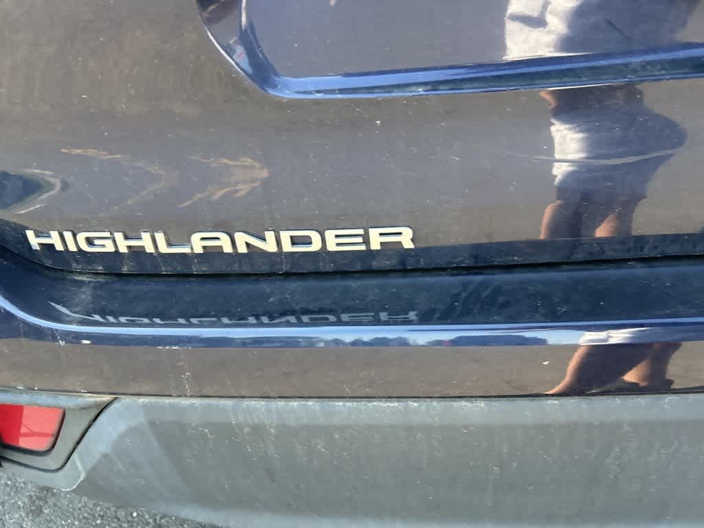 Thumbnail: 2022 Toyota Highlander - 8