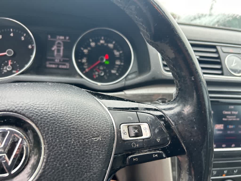 2017 Volkswagen Passat SE 23