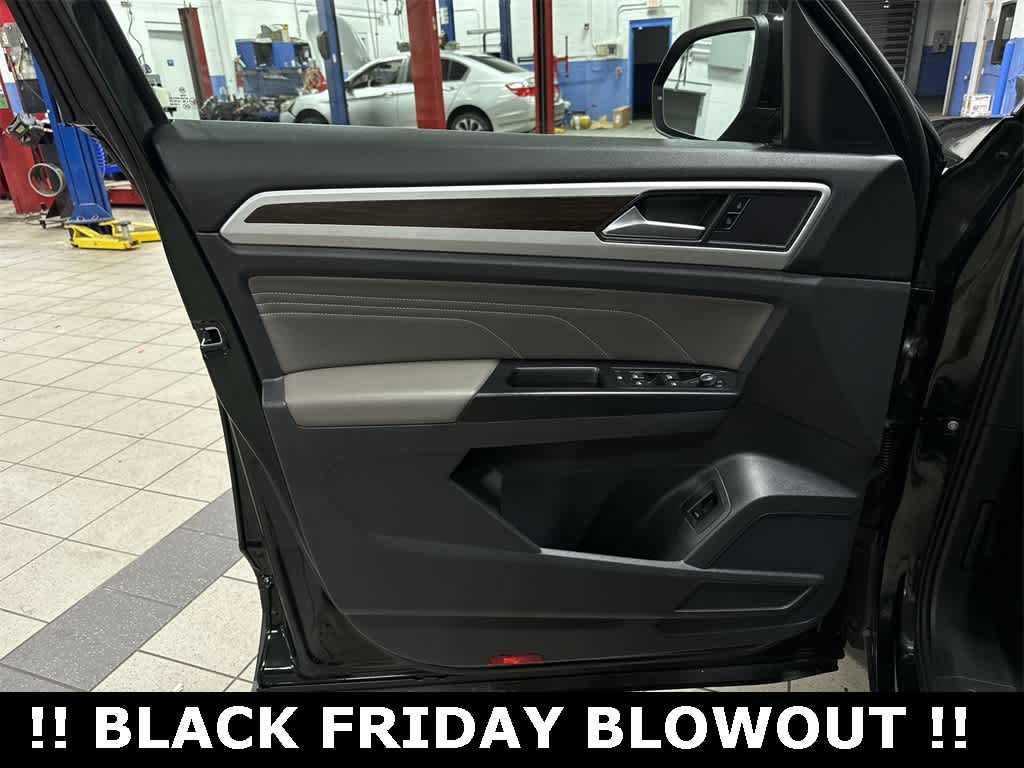 Thumbnail: 2021 Volkswagen Atlas - 31