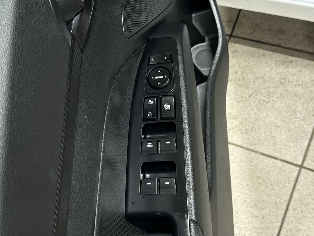 Thumbnail: 2019 Hyundai Elantra - 23