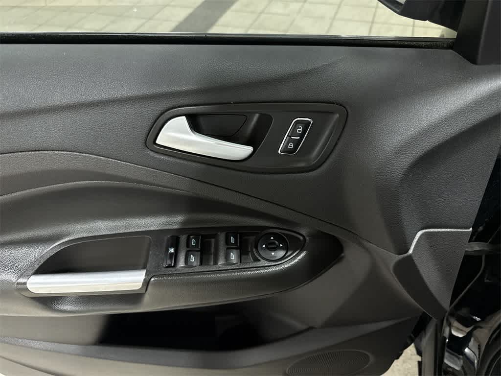 Thumbnail: 2016 Ford Escape - 22