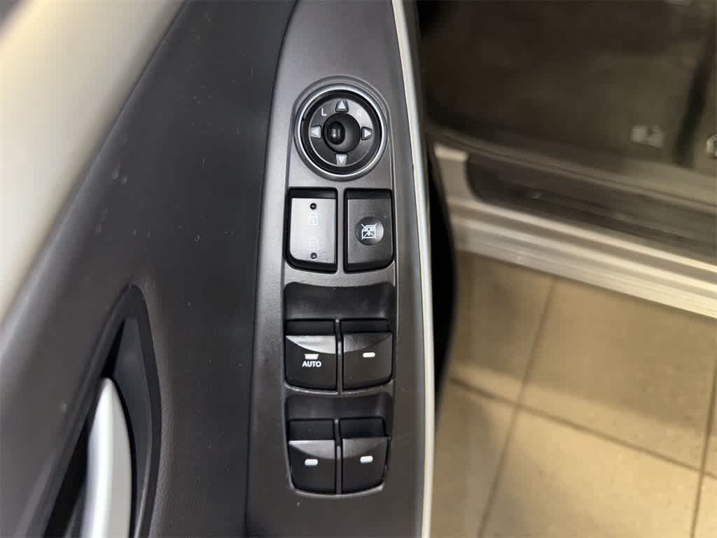 Thumbnail: 2014 Hyundai Elantra - 22