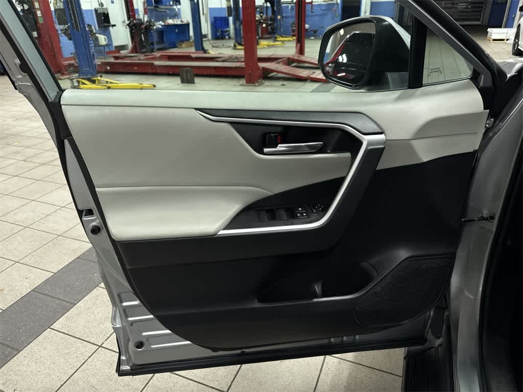 Thumbnail: 2021 Toyota RAV4 - 29