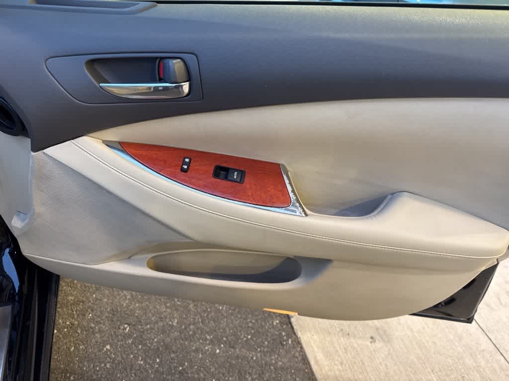 Thumbnail: 2011 Lexus ES - 16