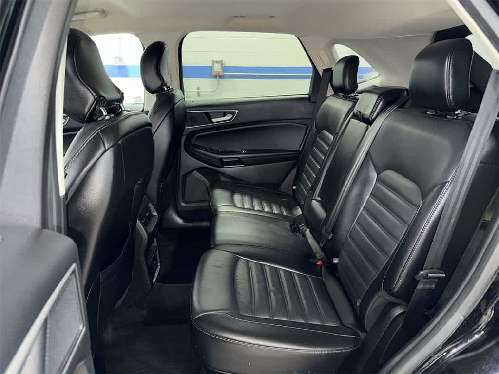 Thumbnail: 2017 Ford Edge - 17