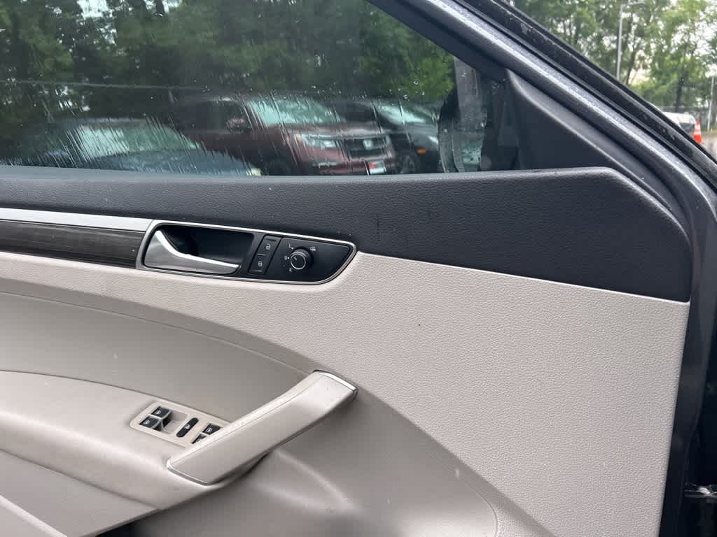 2017 Volkswagen Passat SE 27