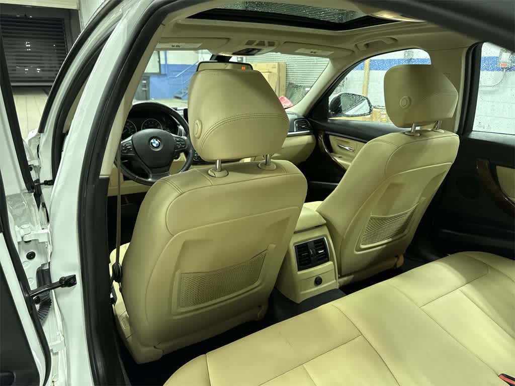Thumbnail: 2017 BMW 3 Series - 30