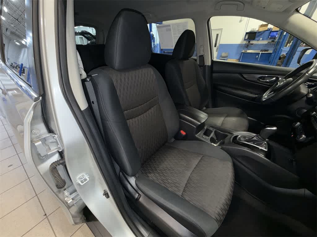 Thumbnail: 2017 Nissan Rogue - 15