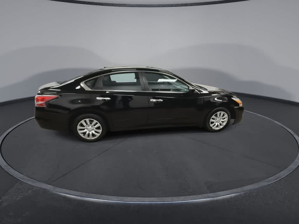 Thumbnail: 2015 Nissan Altima - 9