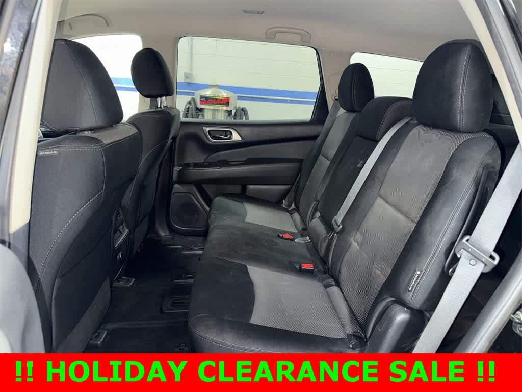 Thumbnail: 2019 Nissan Pathfinder - 17