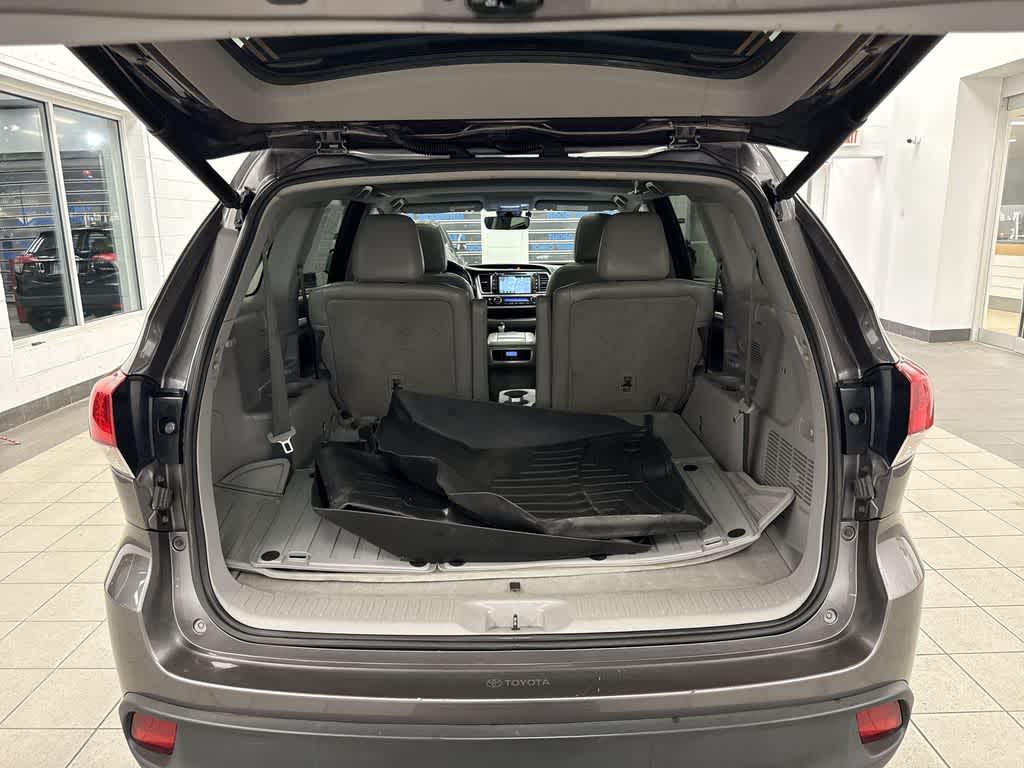 Thumbnail: 2017 Toyota Highlander - 11