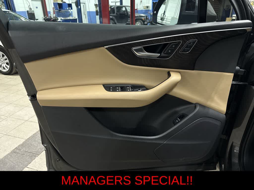 Thumbnail: 2022 Audi Q7 - 32