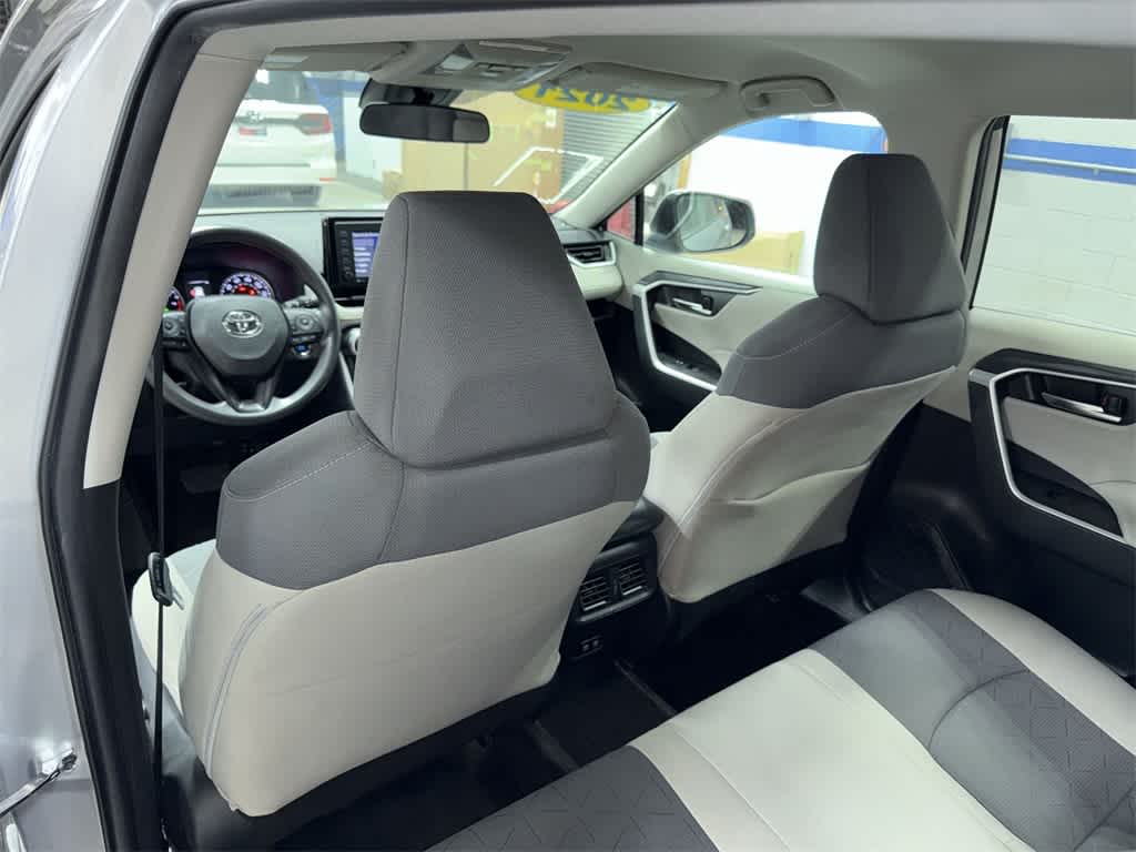 Thumbnail: 2021 Toyota RAV4 - 27