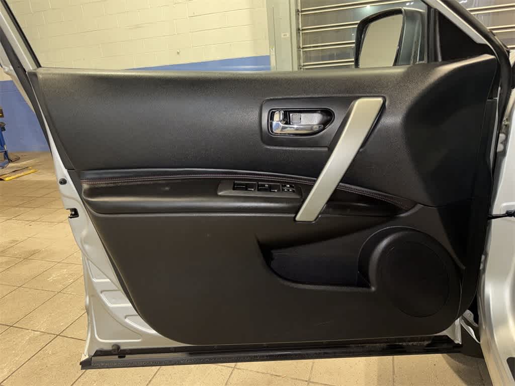 Thumbnail: 2011 Nissan Rogue - 30