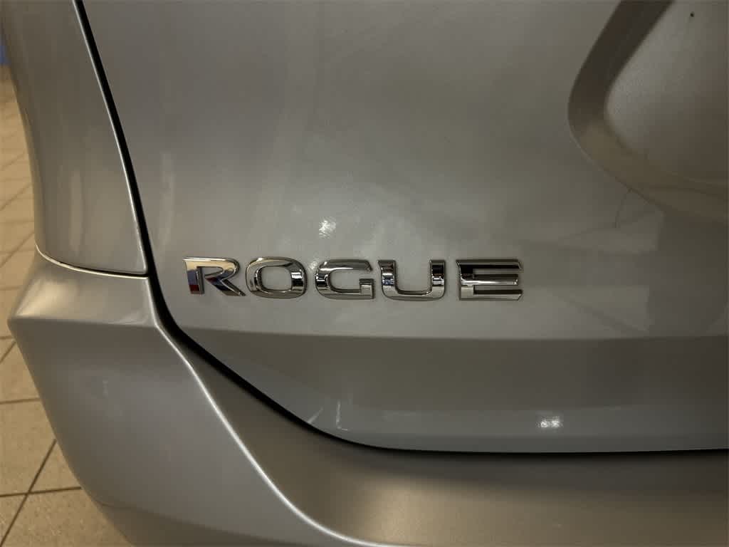 Thumbnail: 2017 Nissan Rogue - 24