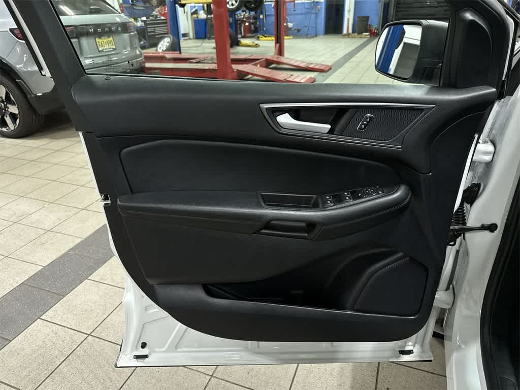 Thumbnail: 2020 Ford Edge - 29