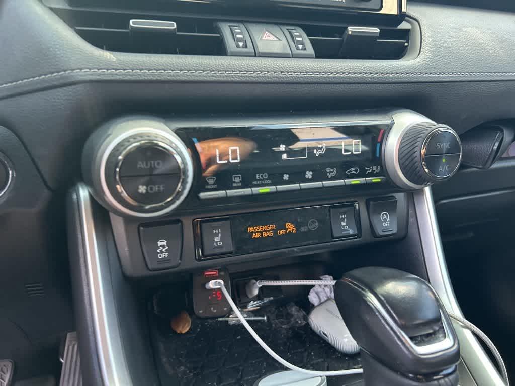Thumbnail: 2021 Toyota RAV4 - 8