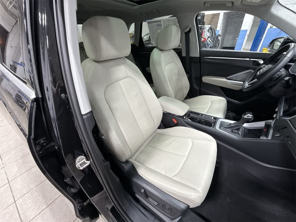 Thumbnail: 2024 Audi Q3 - 16