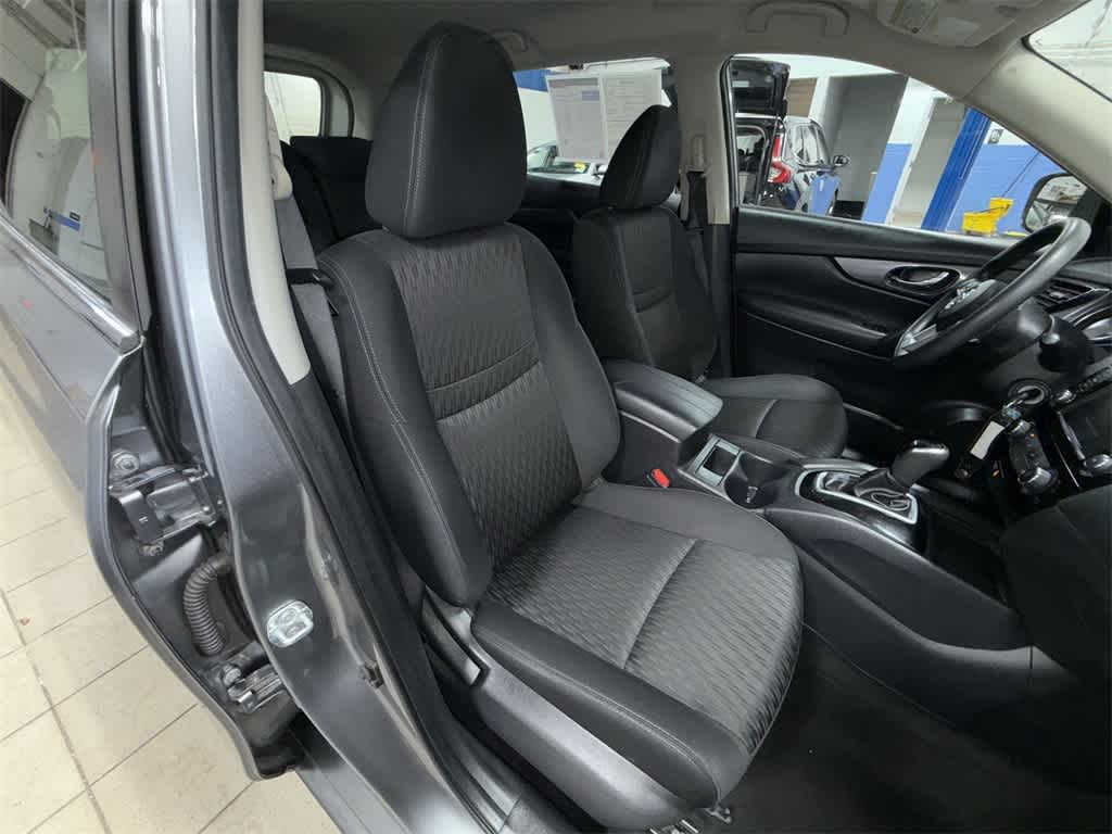 Thumbnail: 2018 Nissan Rogue - 16