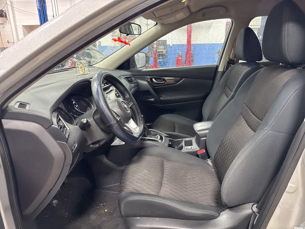 Thumbnail: 2017 Nissan Rogue - 8