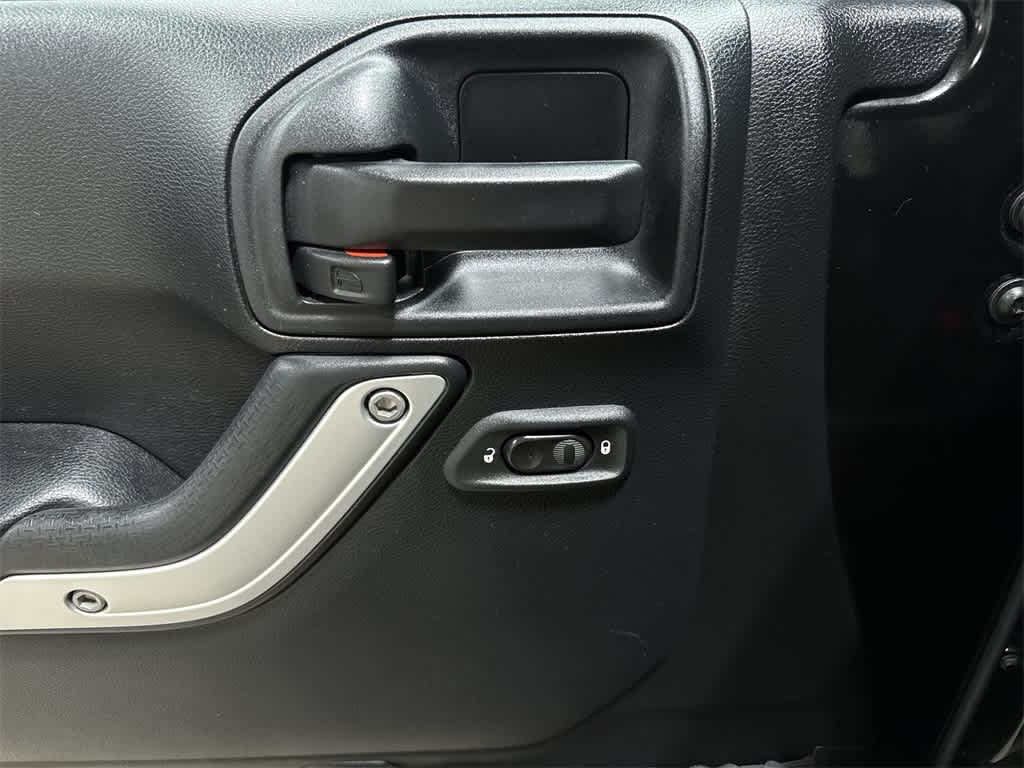 Thumbnail: 2016 Jeep Wrangler - 23