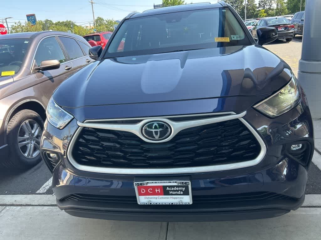 Thumbnail: 2022 Toyota Highlander - 2