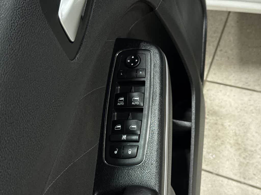 Thumbnail: 2018 Dodge Charger - 22