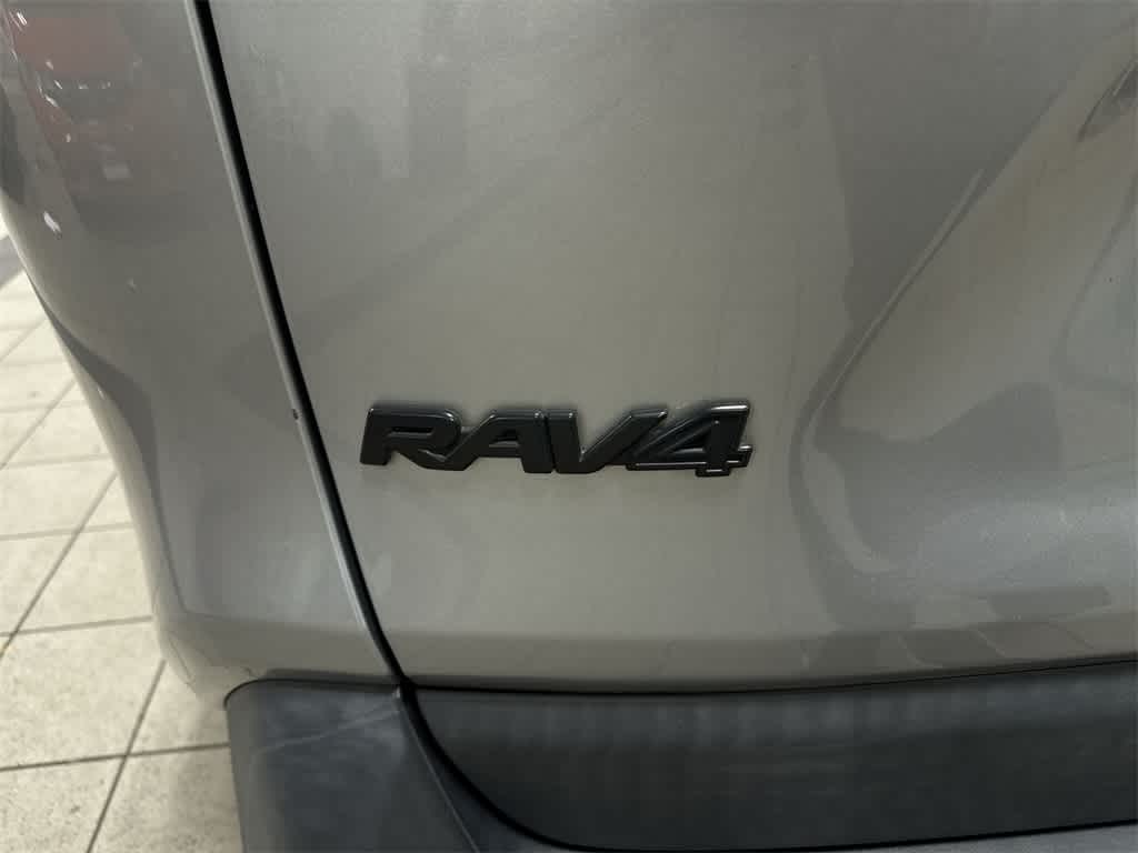 Thumbnail: 2021 Toyota RAV4 - 25