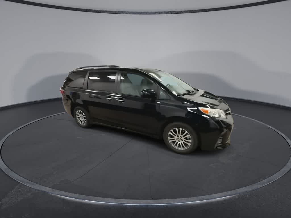 Thumbnail: 2020 Toyota Sienna - 2