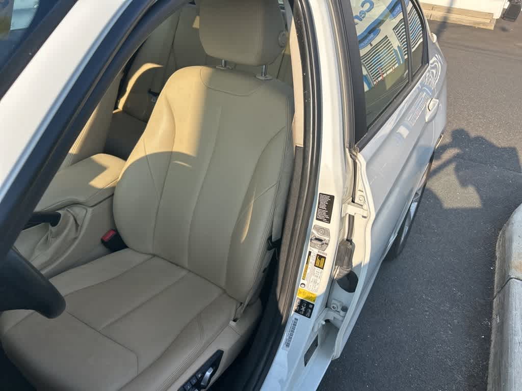2017 BMW 3 Series 320i xDrive 12