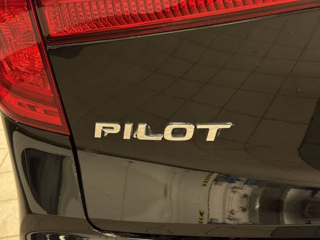 Thumbnail: 2017 Honda Pilot - 29