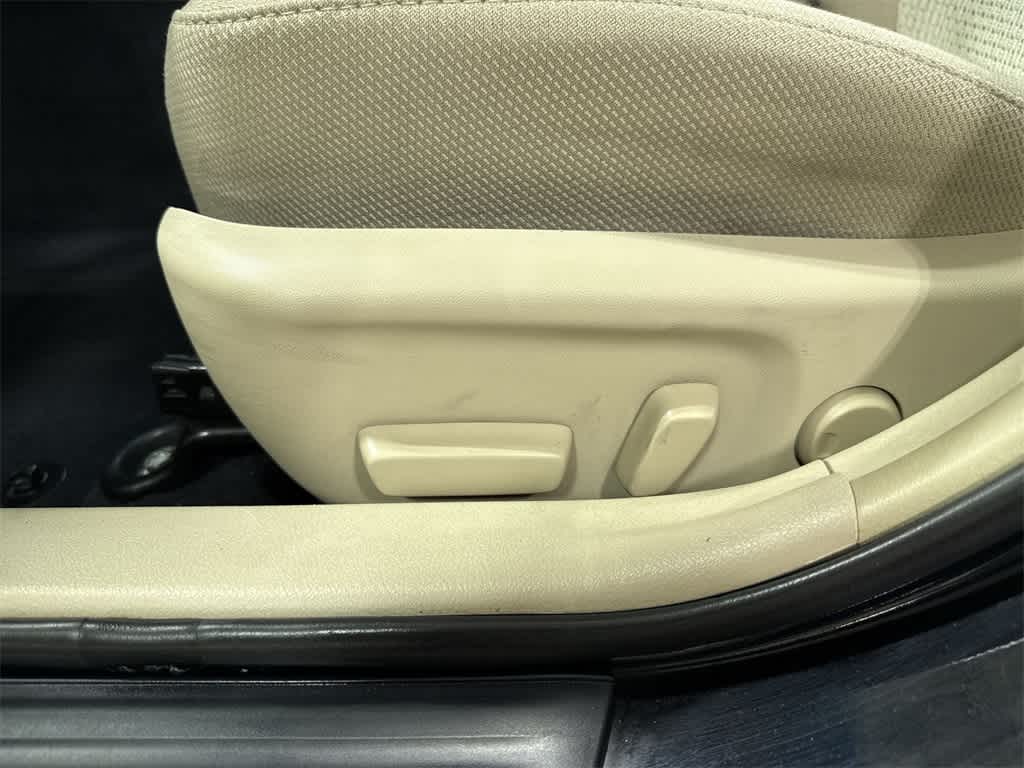 Thumbnail: 2014 Toyota Camry - 23