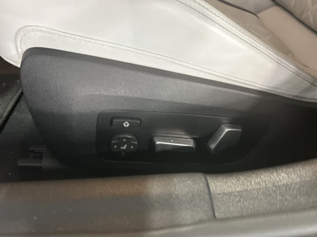 Thumbnail: 2023 BMW M8 - 15