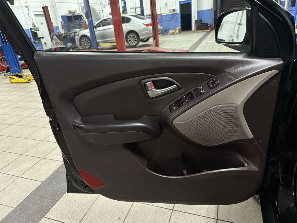 Thumbnail: 2011 Hyundai Tucson - 29