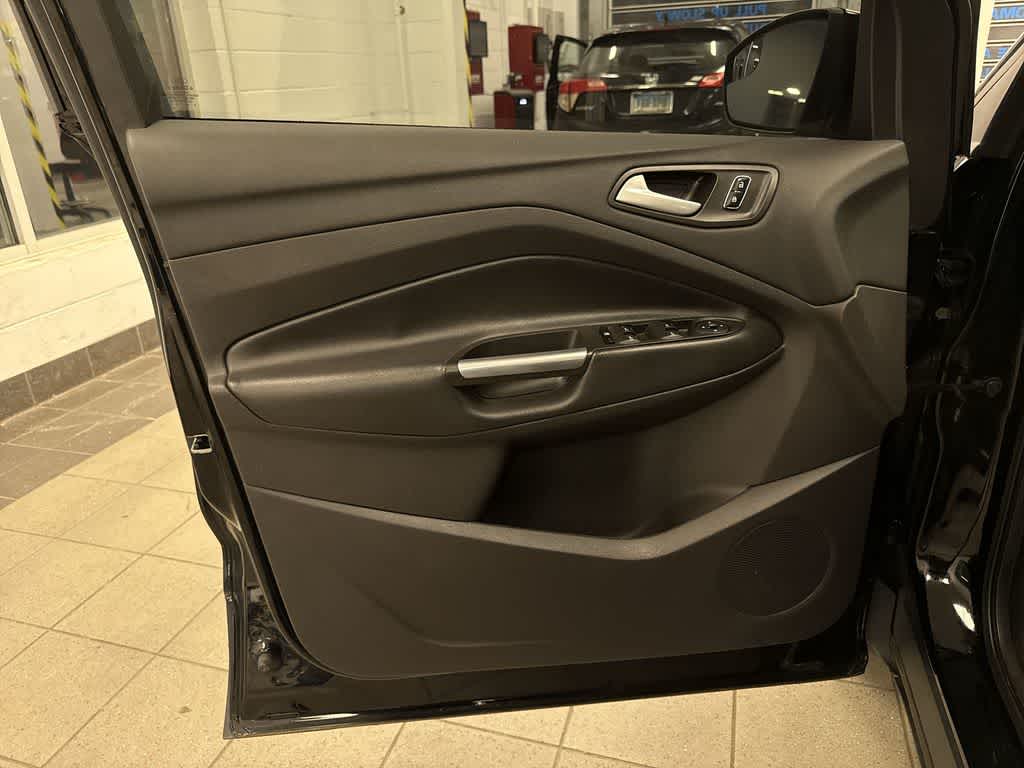 Thumbnail: 2016 Ford Escape - 28