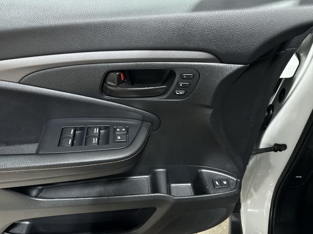 Thumbnail: 2023 Honda Passport - 23