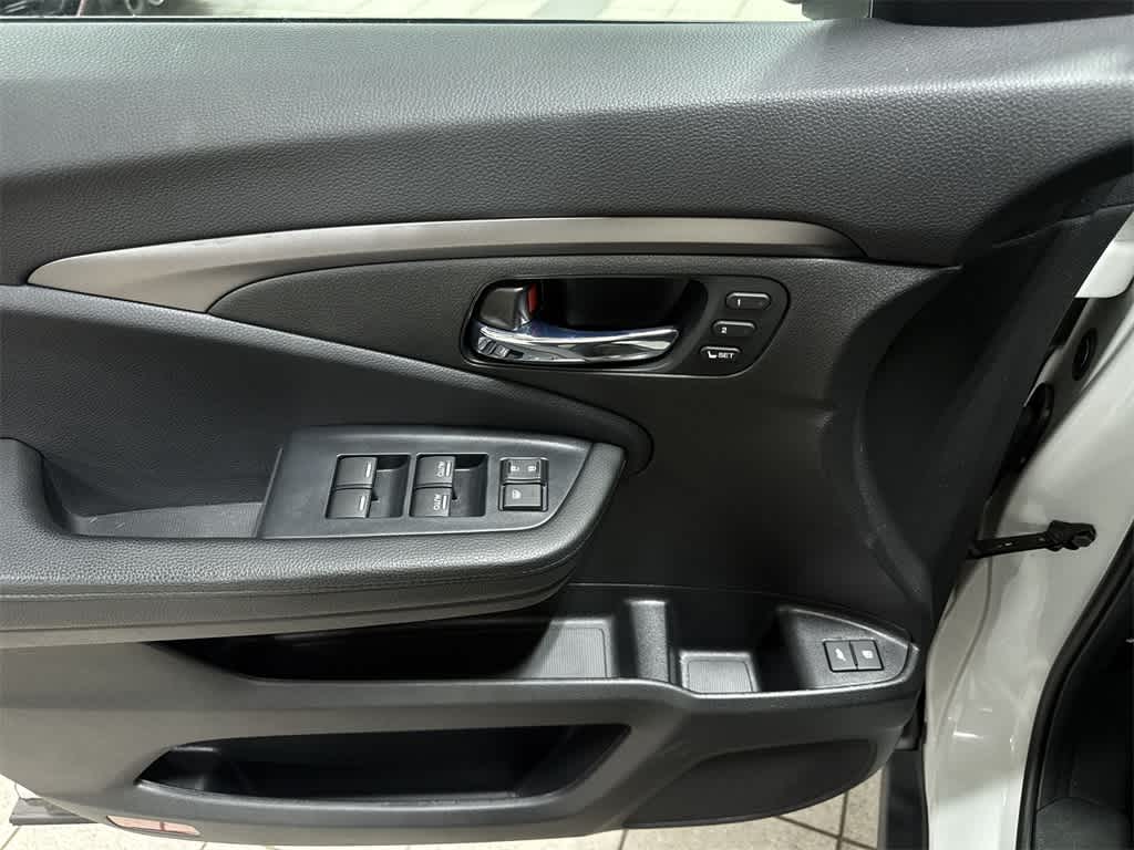 Thumbnail: 2022 Honda Pilot - 23