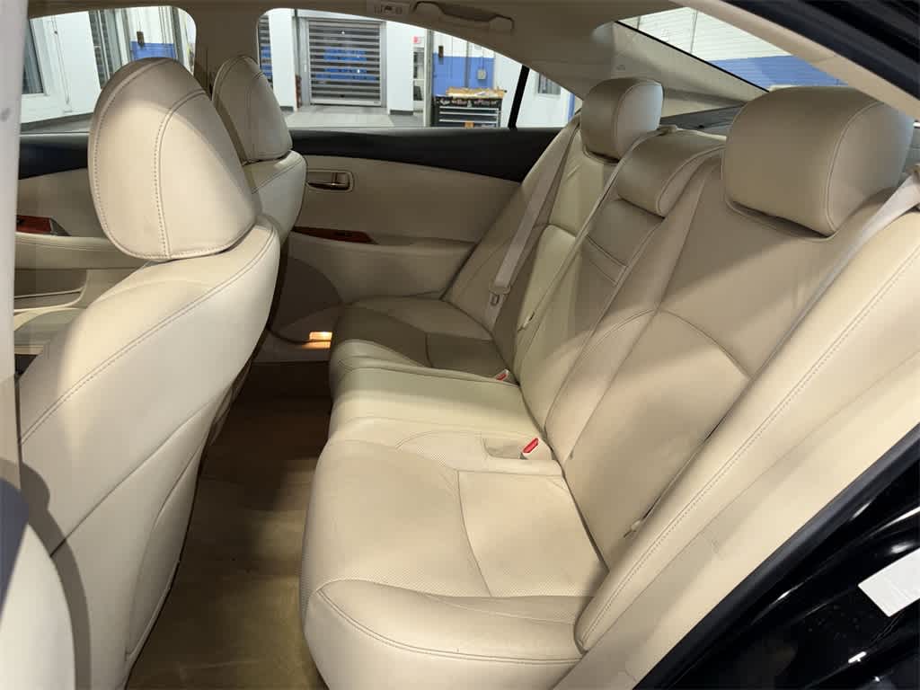 Thumbnail: 2011 Lexus ES - 17