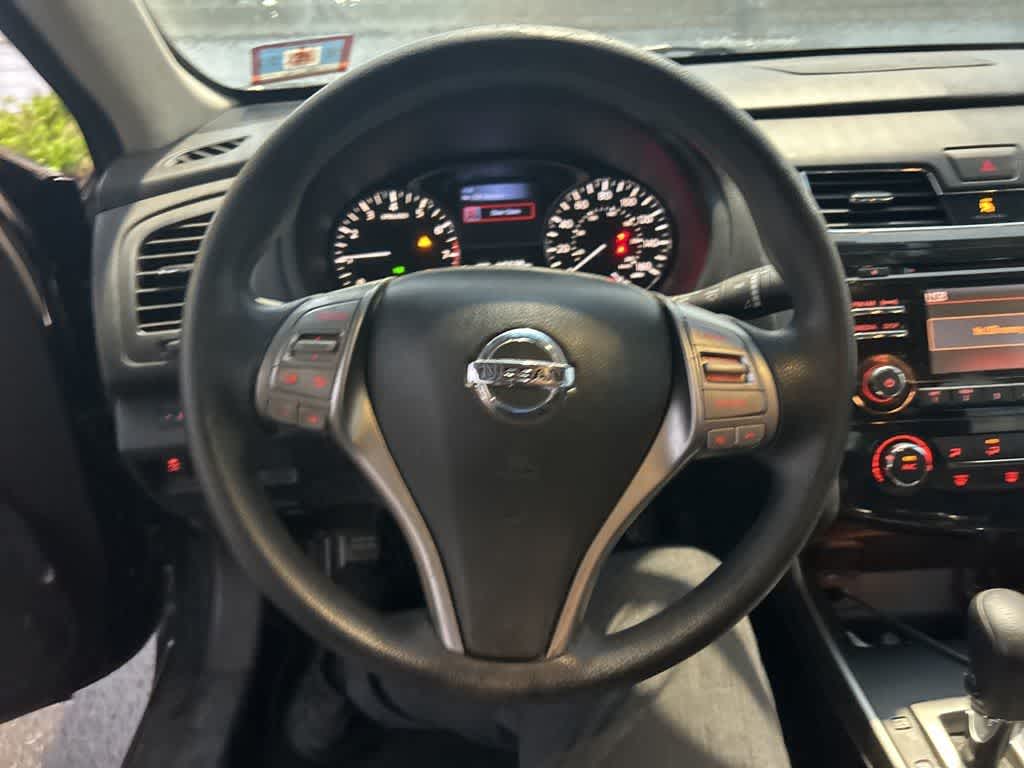 Thumbnail: 2015 Nissan Altima - 12