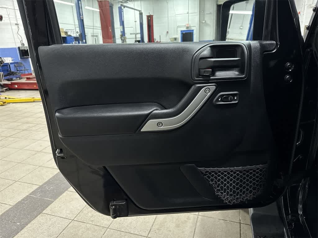 Thumbnail: 2016 Jeep Wrangler - 28