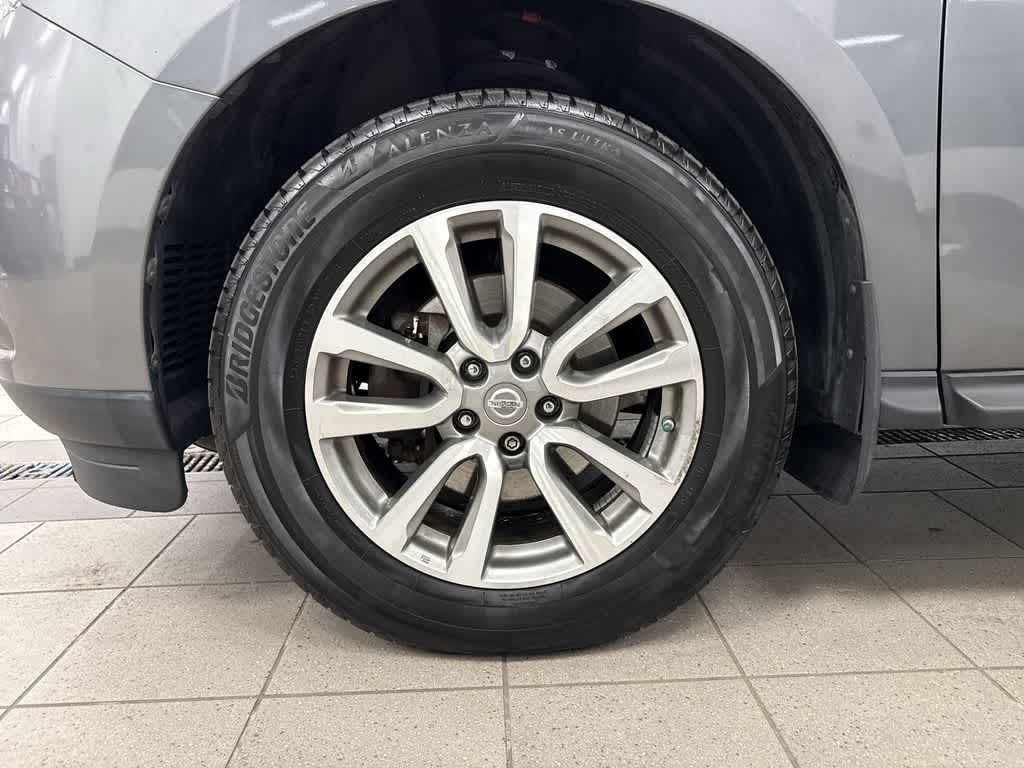 Thumbnail: 2016 Nissan Pathfinder - 10